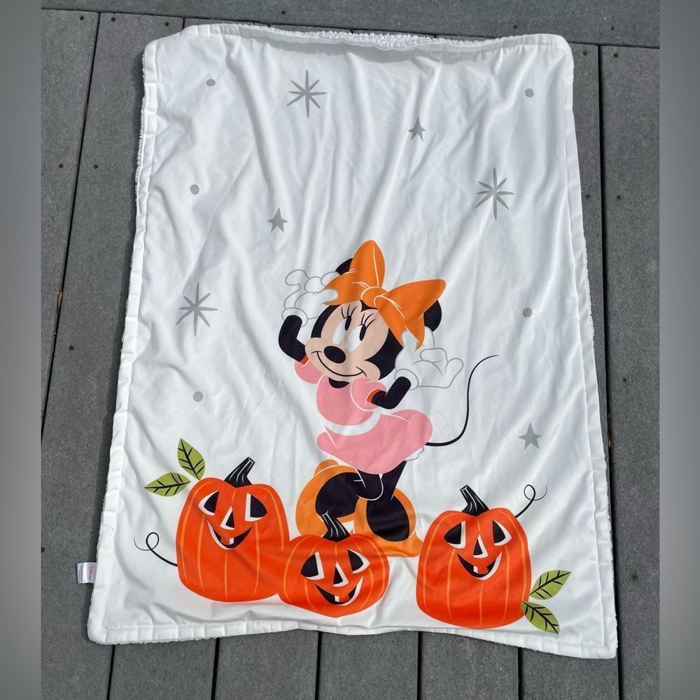 Disney Minnie Mouse Pumpkin Patch Blanket